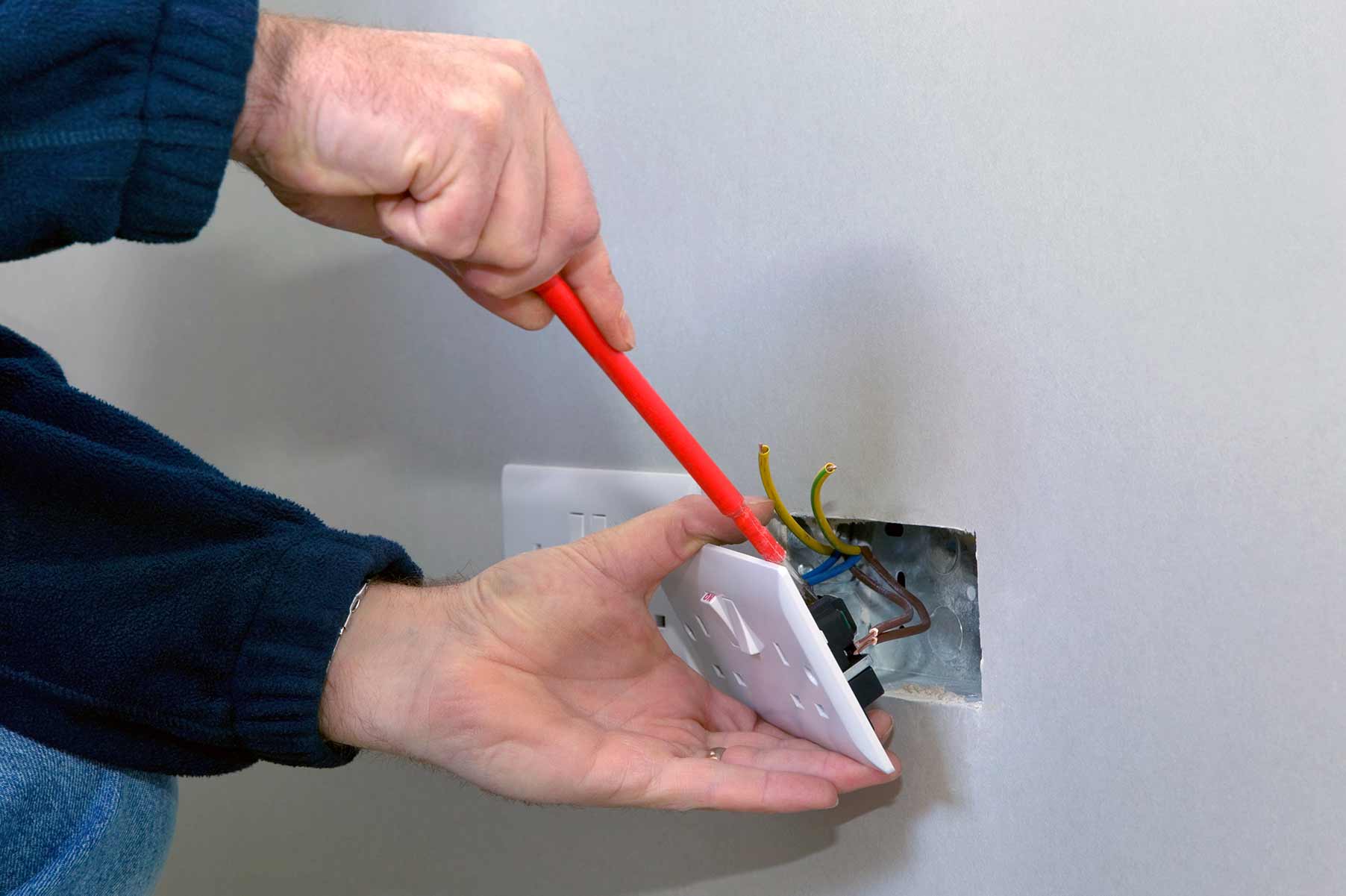 Our electricians can install plug sockets for domestic and commercial proeprties in Stratford Upon Avon and the local area. 